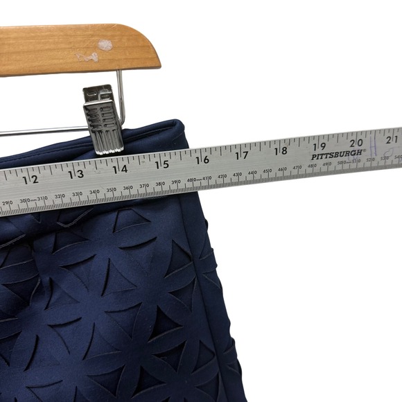 Lilly Pulitzer Navy Geometric Cutout Tailored Shorts Women Size 6 - Picture 7 of 10